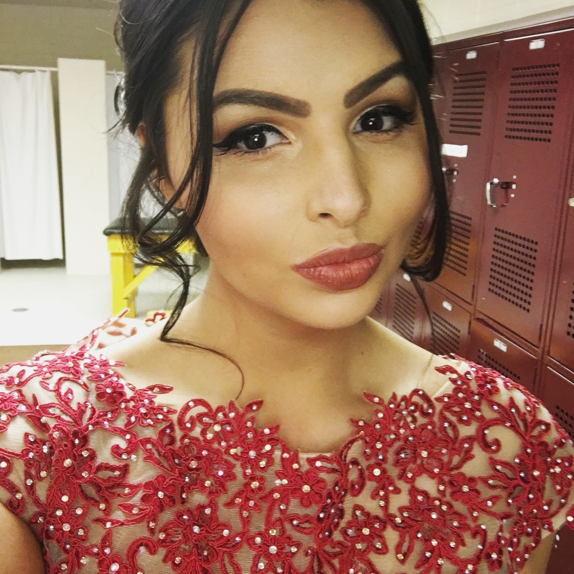 prom selfie